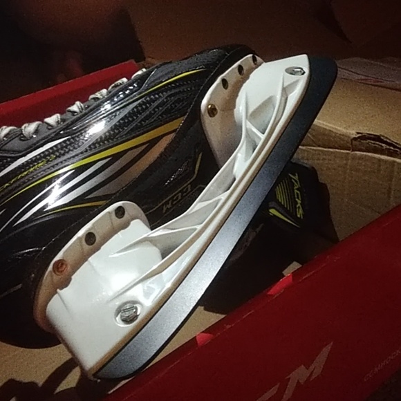 CCM Ultra Tacks - Picture 3 of 5